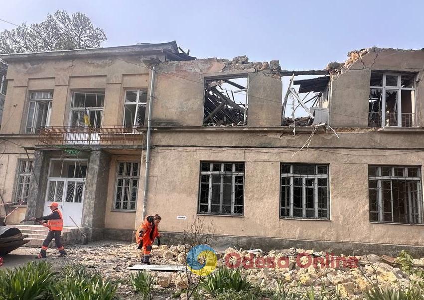 Фото недели в Одессе: майский город и последствия вражеских атак