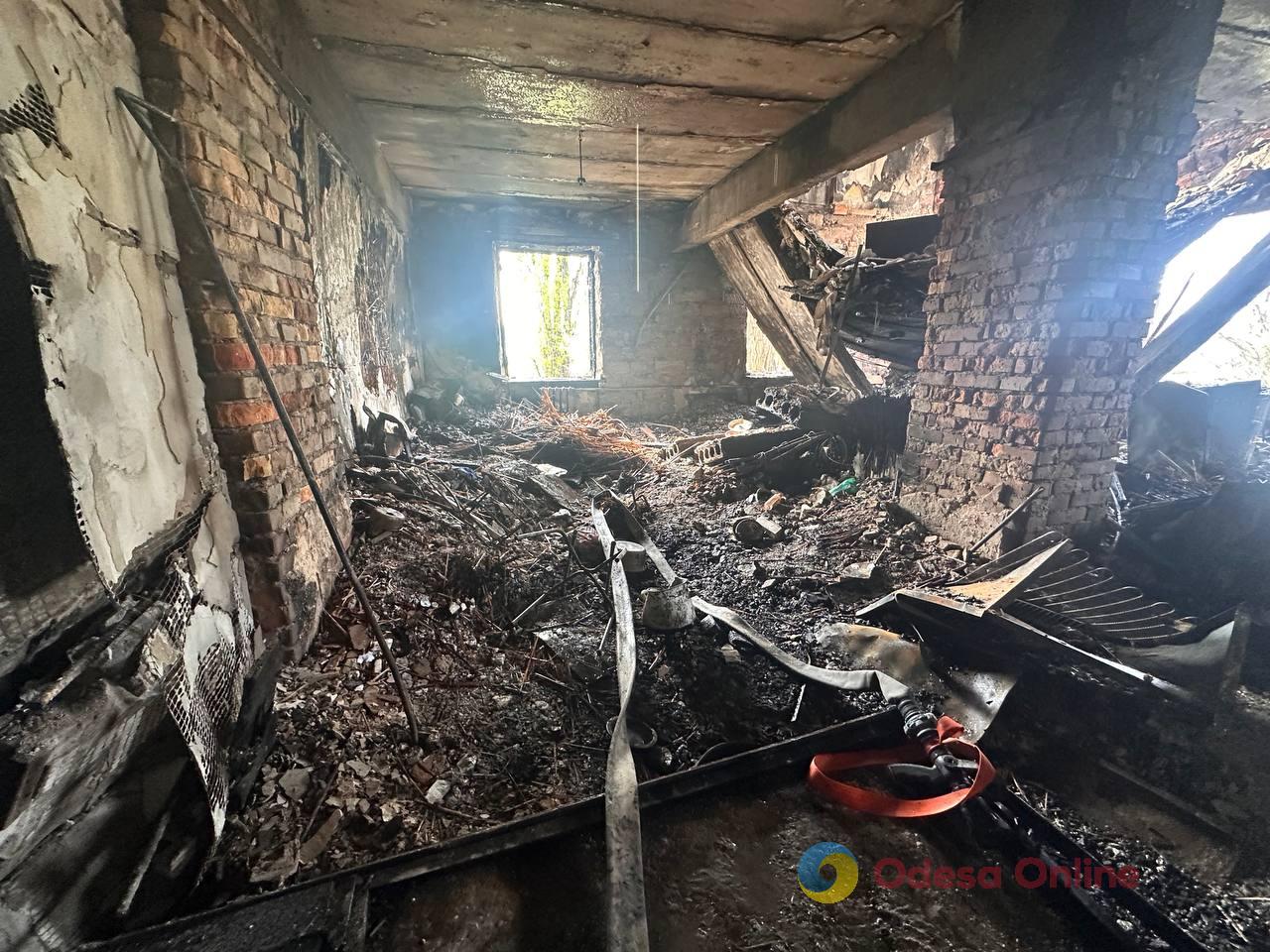 Пошкоджені будинки, готель і дитсадок: світлини наслідків нічної атаки по Одесі та розповіді очевидців Пошкоджені будинки, готель і дитсадок: світлини наслідків нічної атаки по Одесі та розповіді очевидців
