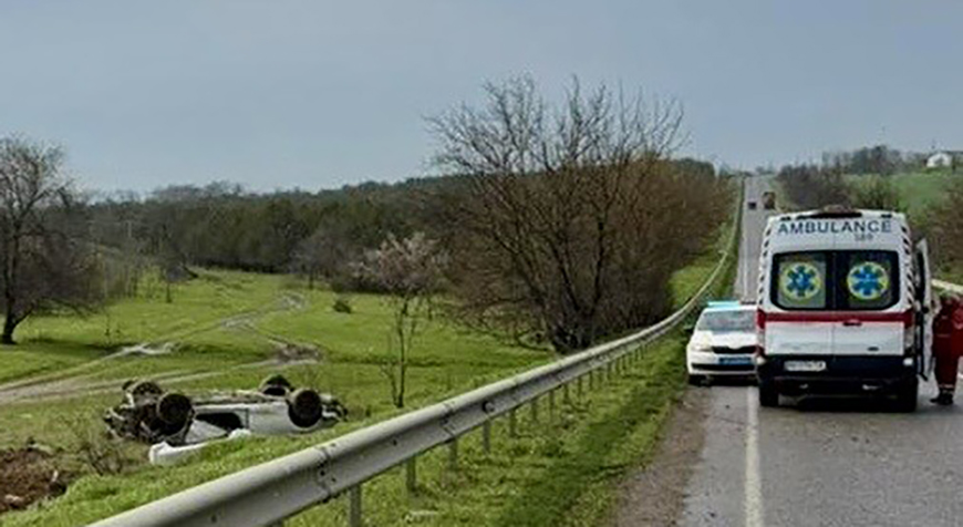 В Измаильском районе перевернулся Lexus, пострадали два человека В Измаильском районе перевернулся Lexus, пострадали два человека