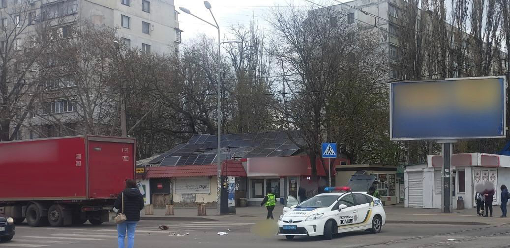 Одесса: в Пересыпском районе грузовик насмерть сбил женщину