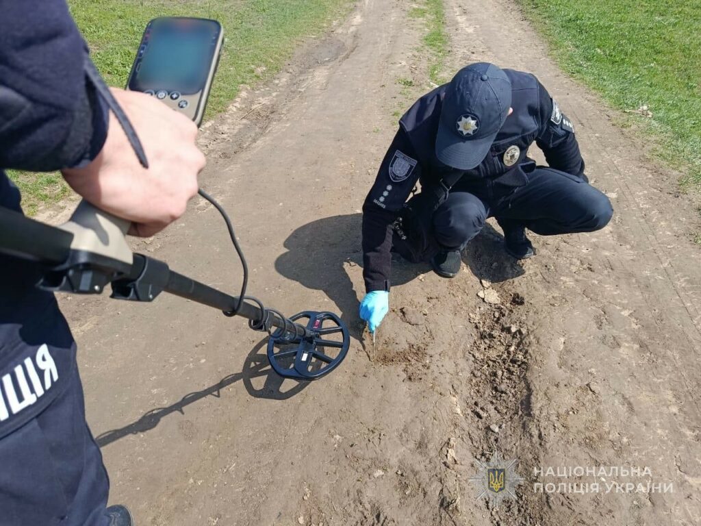 Стріляв у бік дітей: на Одещині затримали п’яного хулігана з пістолетом Стріляв у бік дітей: на Одещині затримали п’яного хулігана з пістолетом