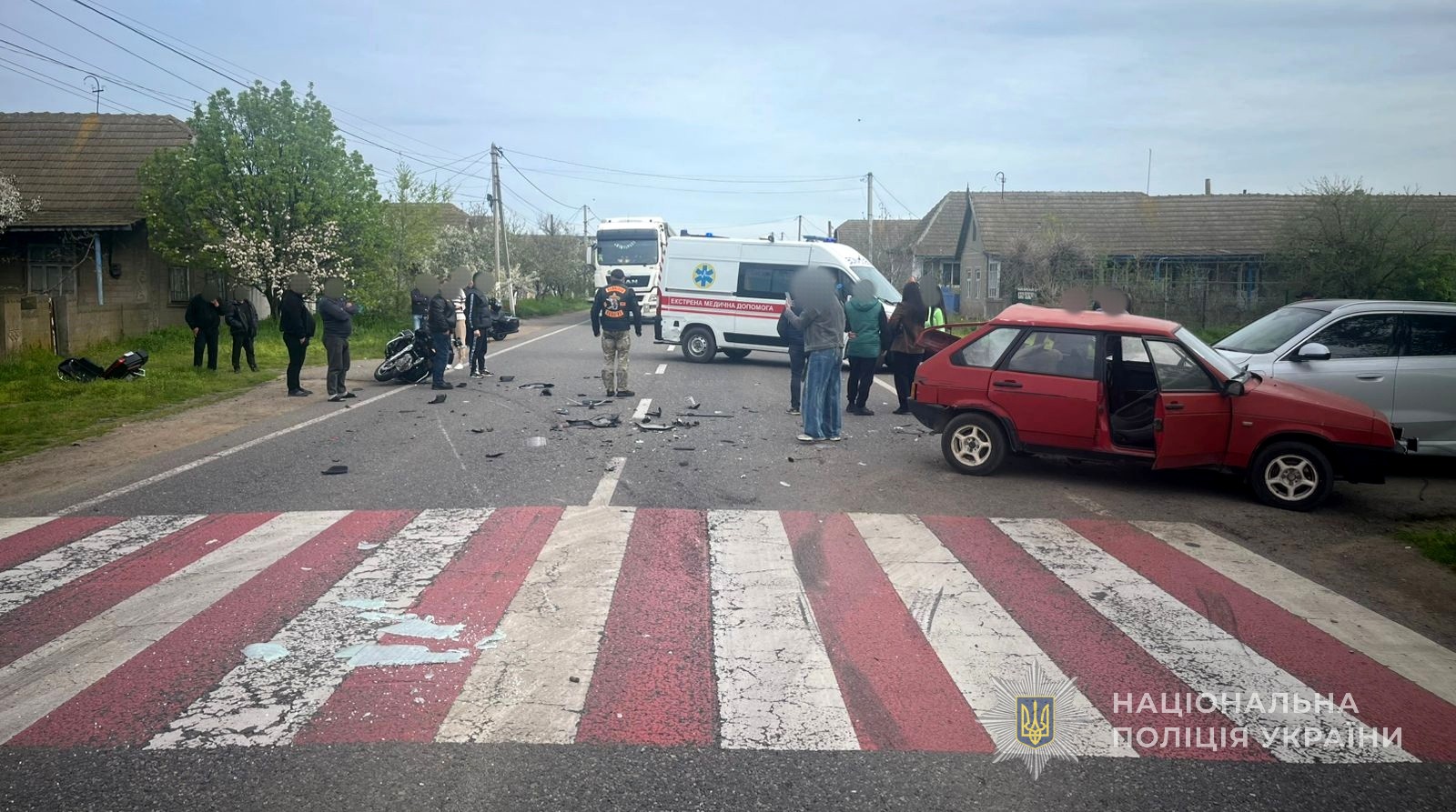 На трасі Одеса-Рені зіткнулись два авто та мотоцикл – постраждали люди