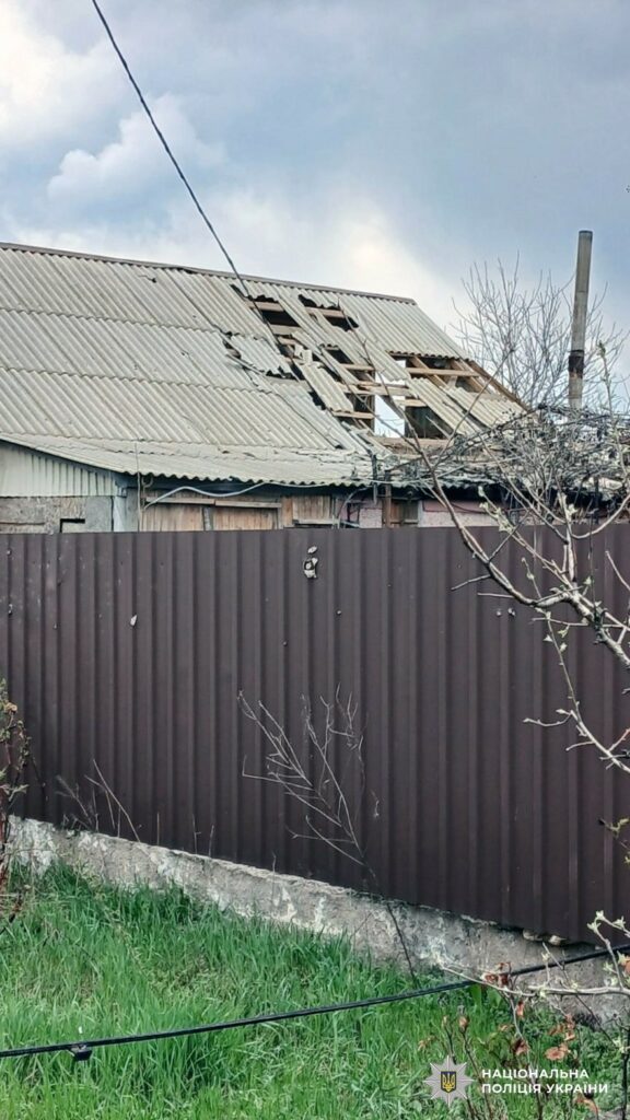 Двоє загиблих і 14 поранених: поліцейські Херсонщини фіксують наслідки обстрілів рф за минулу добу Двое погибших и 14 раненых: полицейские Херсонской обалсти фиксируют последствия обстрелов РФ