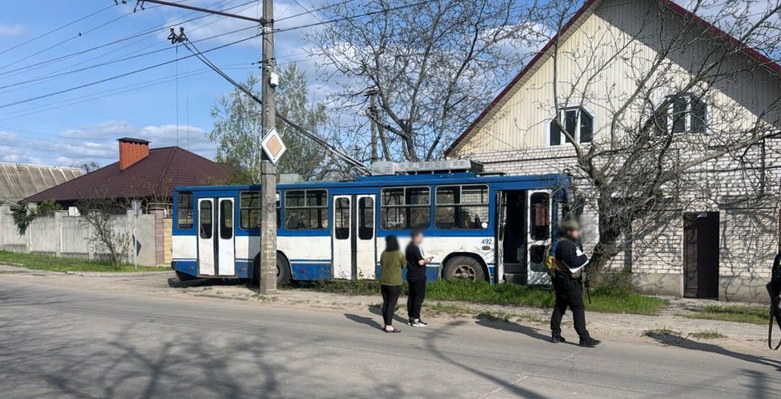 На Херсонщині через російські атаки загинули троє людей, ще 12 поранені На Херсонщині через російські атаки загинули троє людей, ще 12 поранені