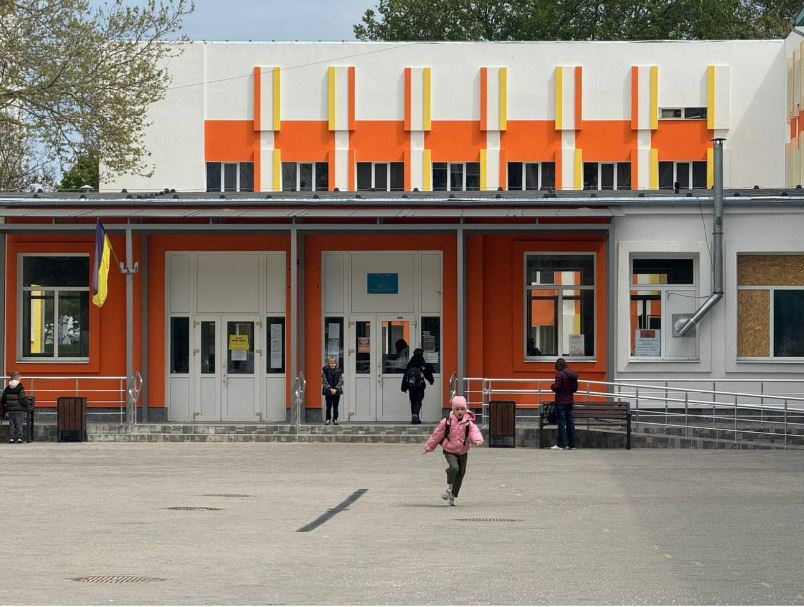 Ліцей №56 в Одесі отримав потужний генератор і працюватиме навіть під час блекаутів Ліцей №56 в Одесі отримав потужний генератор і працюватиме навіть під час блекаутів