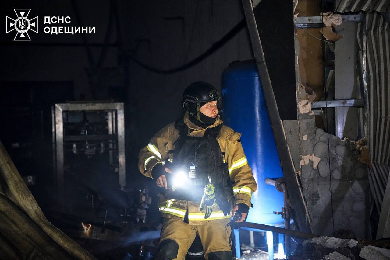 Вночі РФ завдала ударів по цивільній та портовій інфраструктурі Одещини — загинули двоє людей