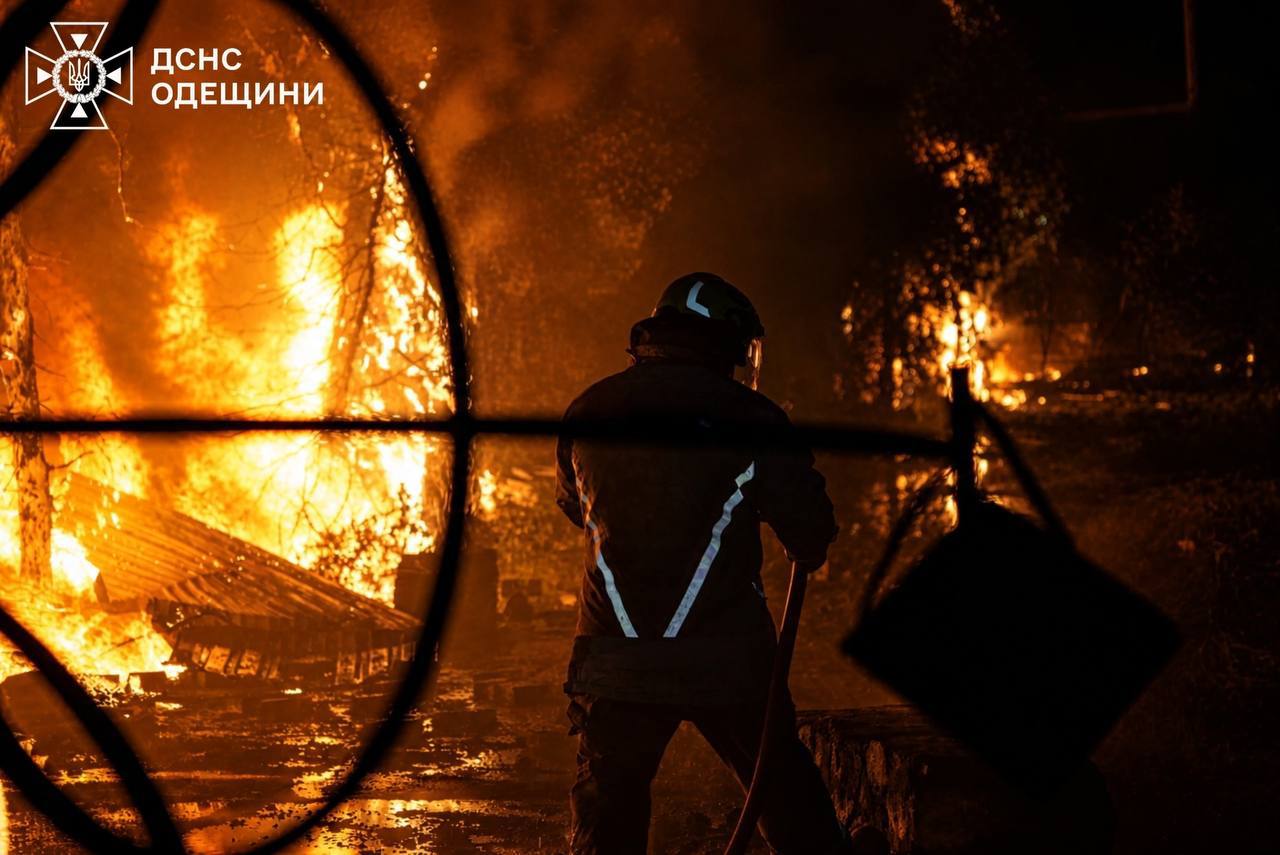 Вночі РФ завдала ударів по цивільній та портовій інфраструктурі Одещини — загинули двоє людей