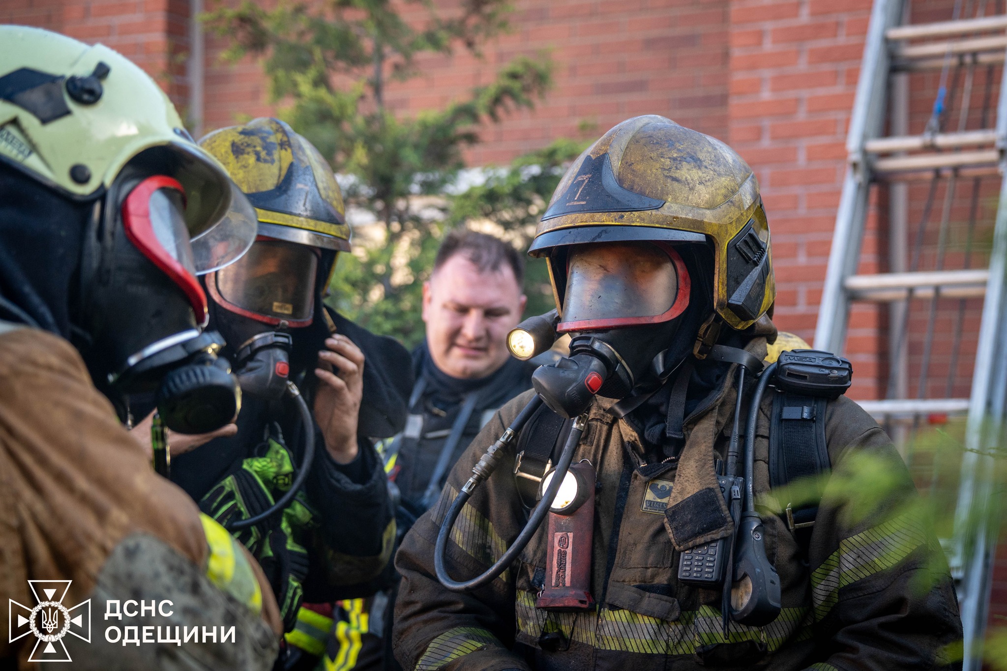 Масштабный пожар на Грушевского: спасатели тушили спортзал с баней Масштабный пожар на Грушевского: спасатели тушили спортзал с баней