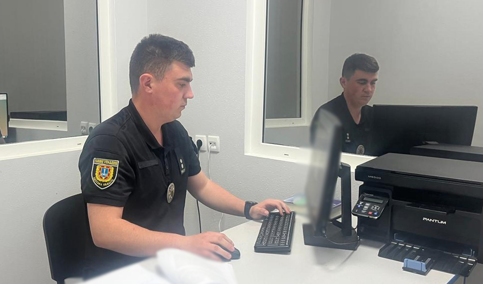 В Одессе спасатели открыли квартиру и нашли тело мужчины