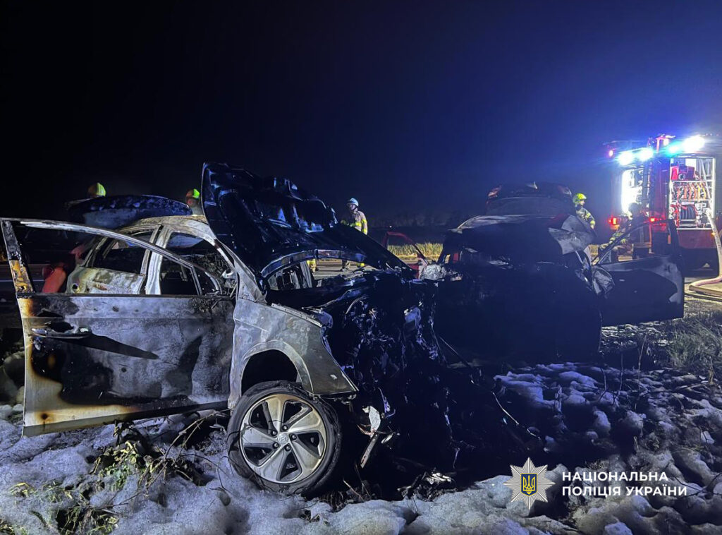 Троє загиблих, ще четверо в лікарні: поліція розслідує обставини ДТП на Одещині Трое погибших, еще четверо в больнице: полиция расследует обстоятельства ДТП в Одесской области