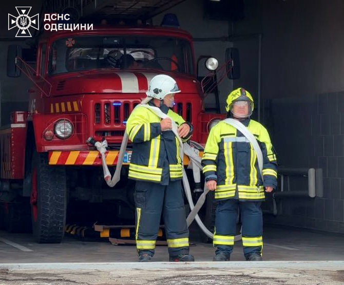 Чверть століття на варті: шістьох рятувальників із Одещини провели на пенсію