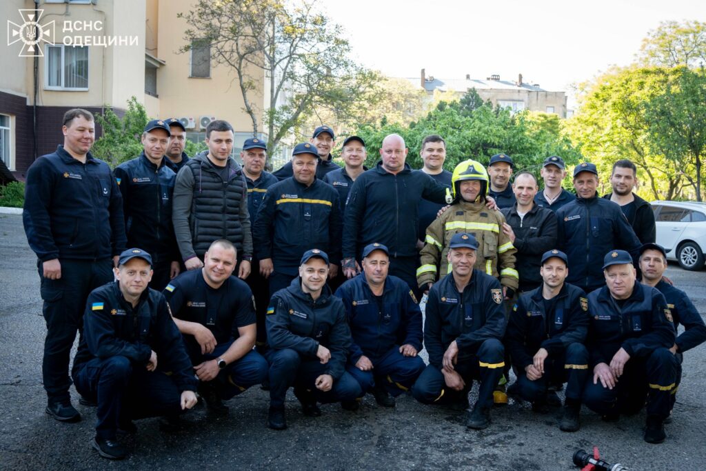 В Одесі з почестями провели на пенсію чотирьох рятувальників&nbsp;(фото, відео)