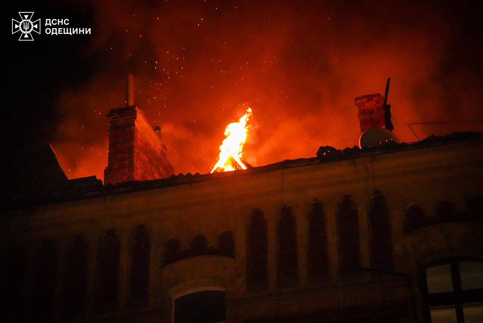РФ ночью массированно атаковала Одессу — были попадания БпЛА в жилые дома, пострадали ребенок и мужчина (обновлено)