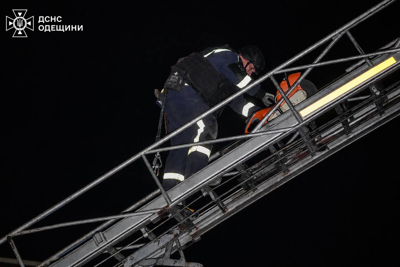 Вночі РФ здійснила комбіновану ракетно-дронову атаку по Одещині — постраждали двоє людей (оновлено)