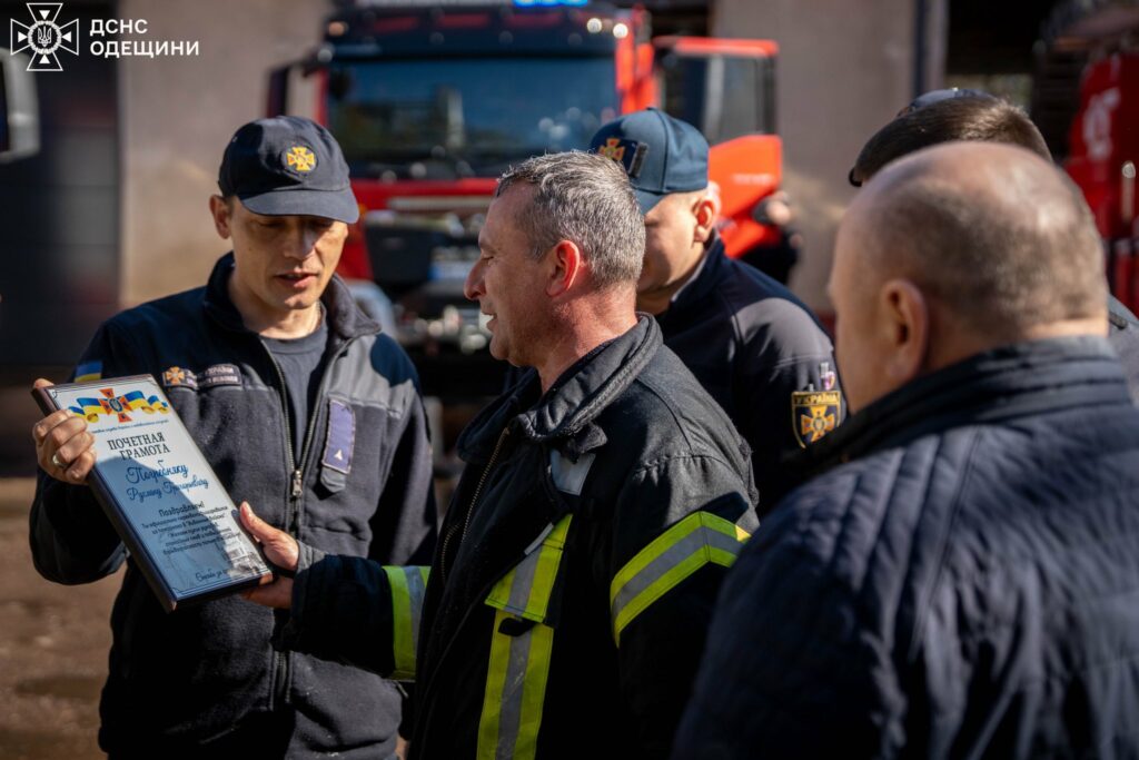В Одесі з почестями провели на пенсію чотирьох рятувальників&nbsp;(фото, відео)
