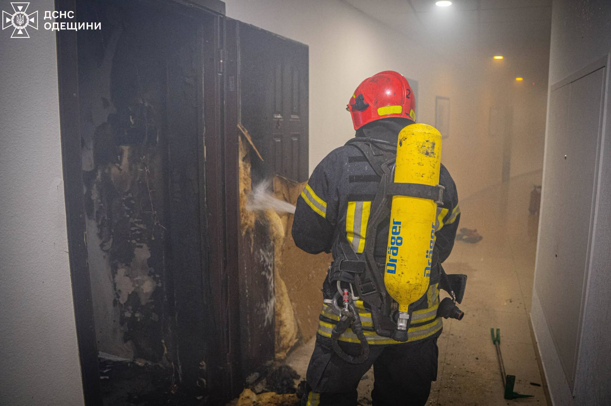 Полсотни спасателей тушили пожар в 18-этажке на улице Валерия Самофалова в Одессе