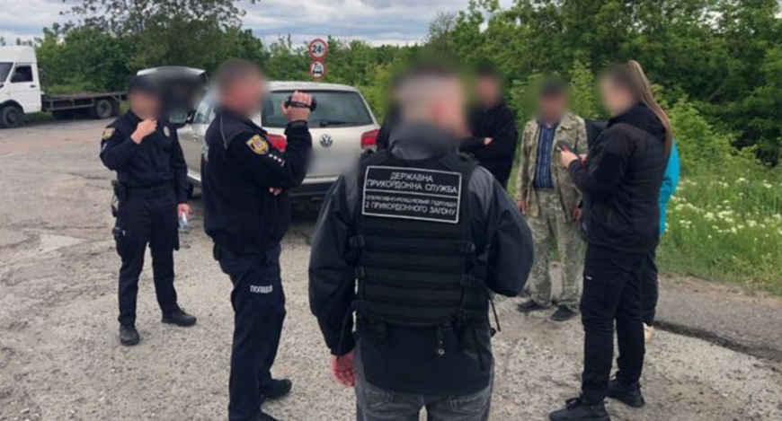 На Одещині прикордонники затримали сімох чоловіків біля кордону На Одещині прикордонники затримали сімох чоловіків біля кордону