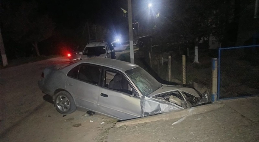 Toyota с пьяными подростками врезалась в забор в Болградском районе Toyota с пьяными подростками врезалась в забор в Болградском районе