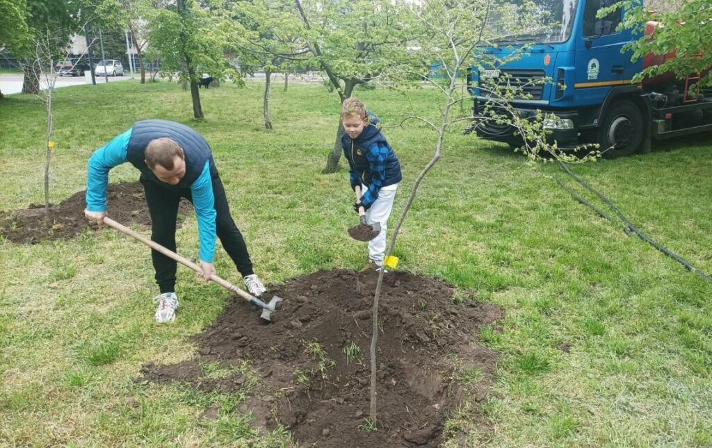 В Одесі висадили дерева на честь українських захисників (фото)