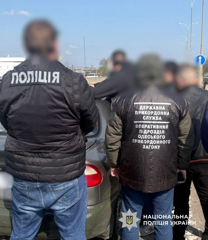 На Одещині затримали двох ділків за організацію незаконних «турів» до сусідніх країн На Одещині затримали двох ділків за організацію незаконних «турів» до сусідніх країн