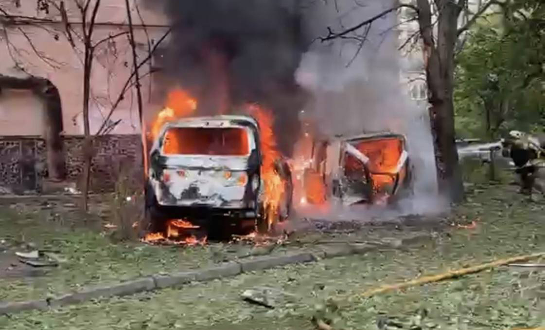 Атака на Одесу: уламки БпЛА впали на дах багатоповерхівки