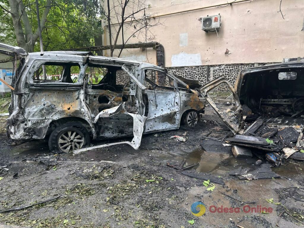 Фото тижня в Одесі: квітучі акації, перші купання в морі та наслідки ворожих атак Фото тижня в Одесі: квітучі акації, перші купання в морі та наслідки ворожих атак