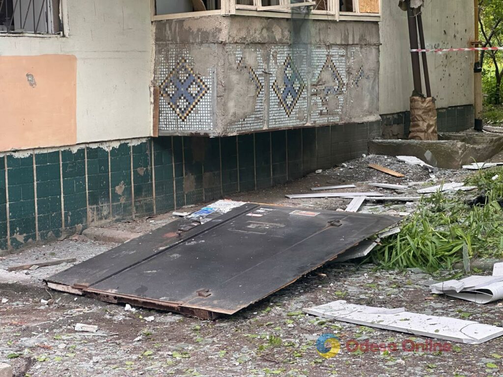 Фото тижня в Одесі: квітучі акації, перші купання в морі та наслідки ворожих атак Фото тижня в Одесі: квітучі акації, перші купання в морі та наслідки ворожих атак