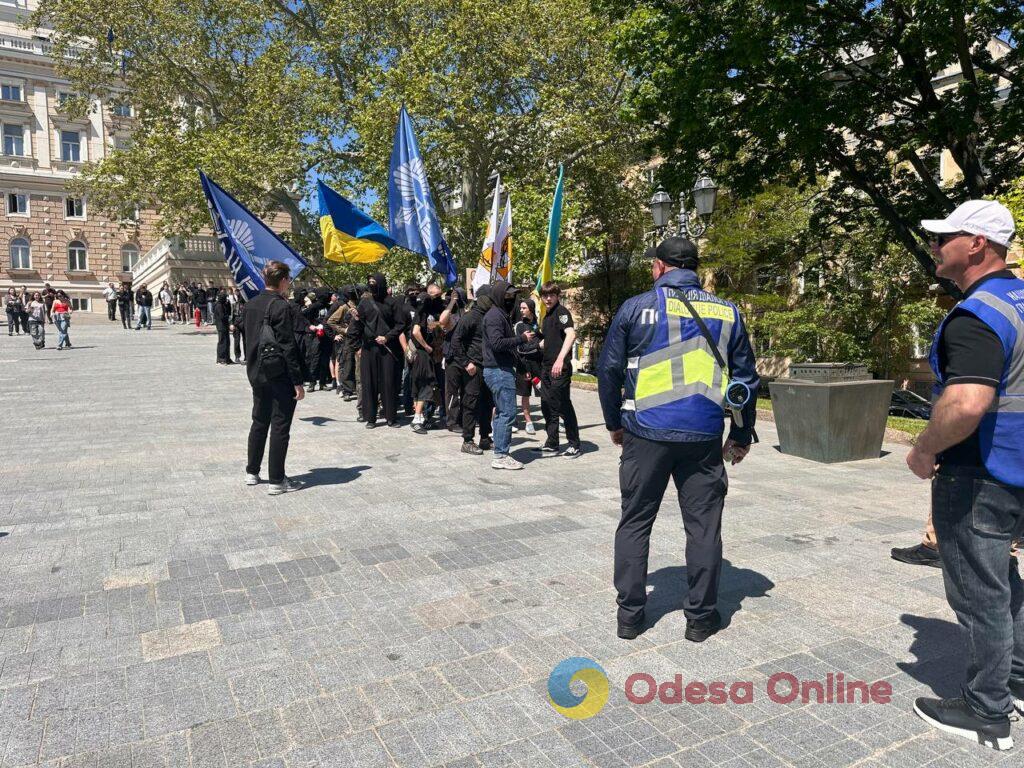 «15150 — це крінж»: в Одесі проходять мітинг проти нового Цивільного кодексу та прайд хода