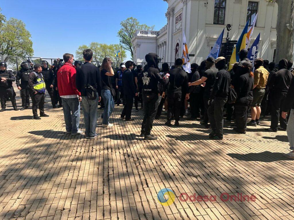 «15150 — це крінж»: в Одесі проходять мітинг проти нового Цивільного кодексу та прайд хода