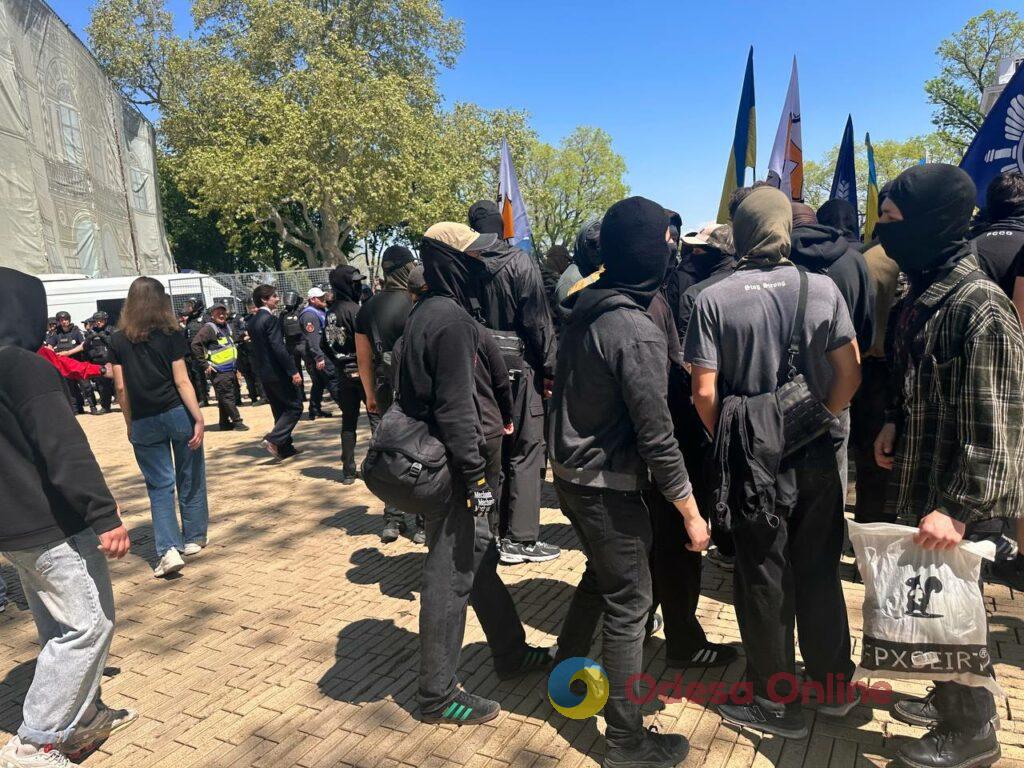 «15150 — це крінж»: в Одесі проходять мітинг проти нового Цивільного кодексу та прайд хода