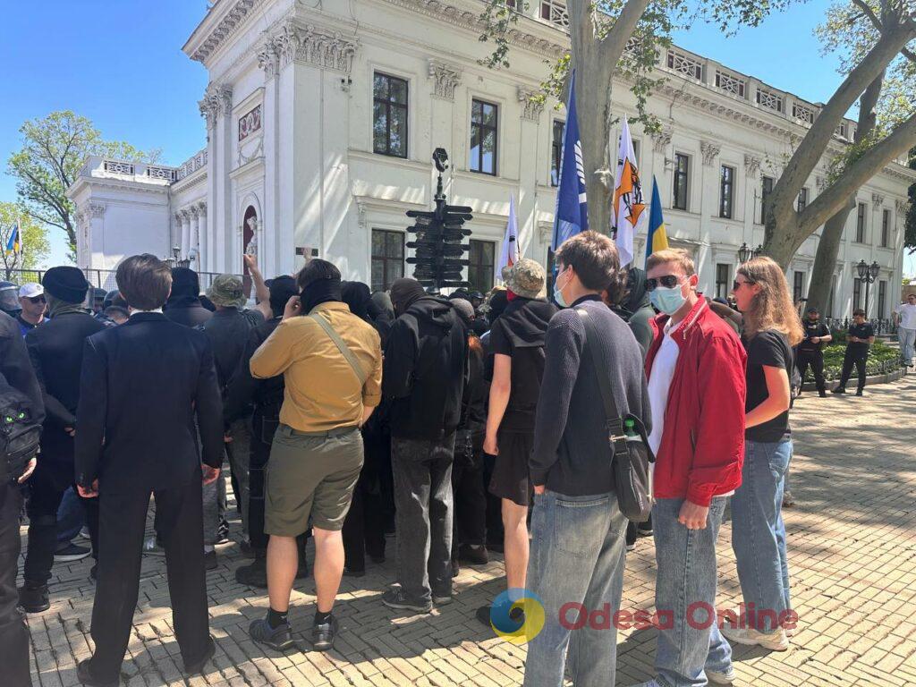 «15150 — це крінж»: в Одесі проходять мітинг проти нового Цивільного кодексу та прайд хода