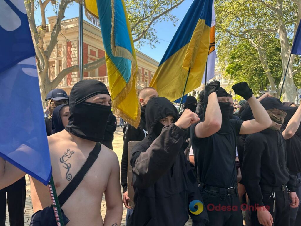 Фото тижня в Одесі: квітучі акації, перші купання в морі та наслідки ворожих атак Фото тижня в Одесі: квітучі акації, перші купання в морі та наслідки ворожих атак