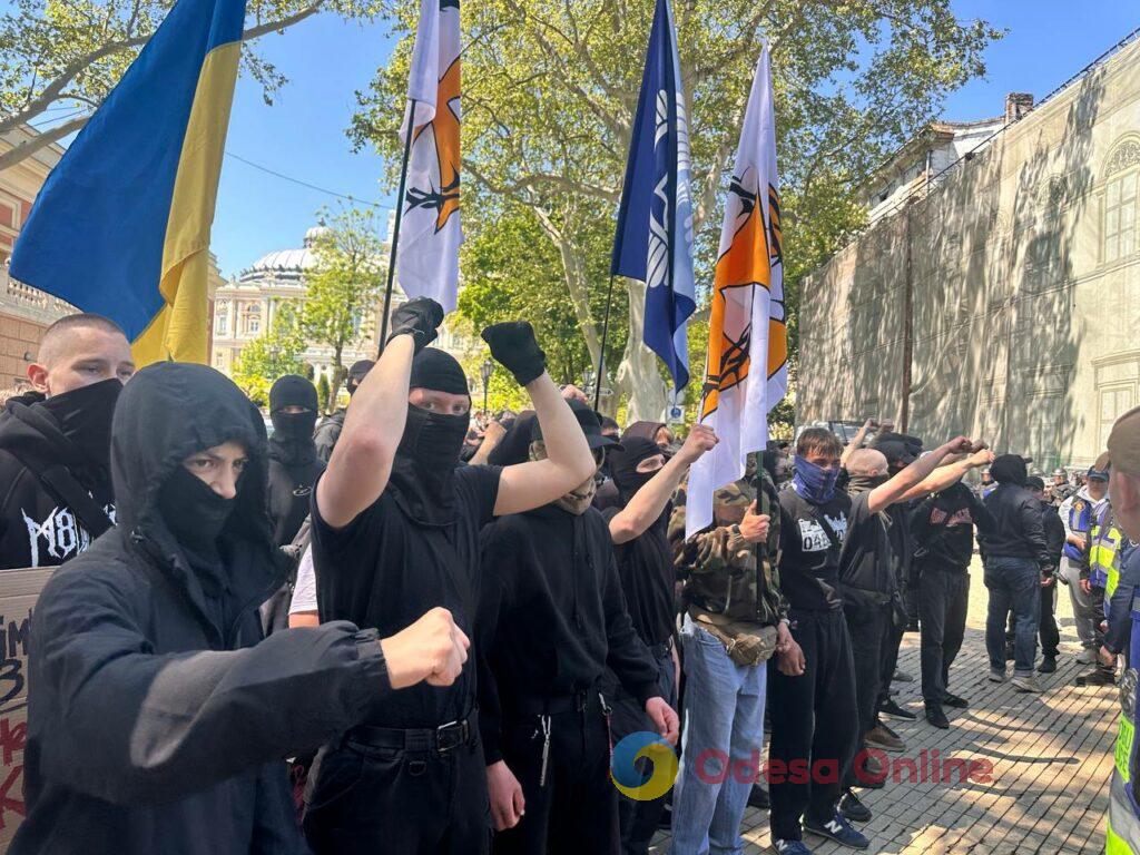 «15150 — це крінж»: в Одесі проходять мітинг проти нового Цивільного кодексу та прайд хода
