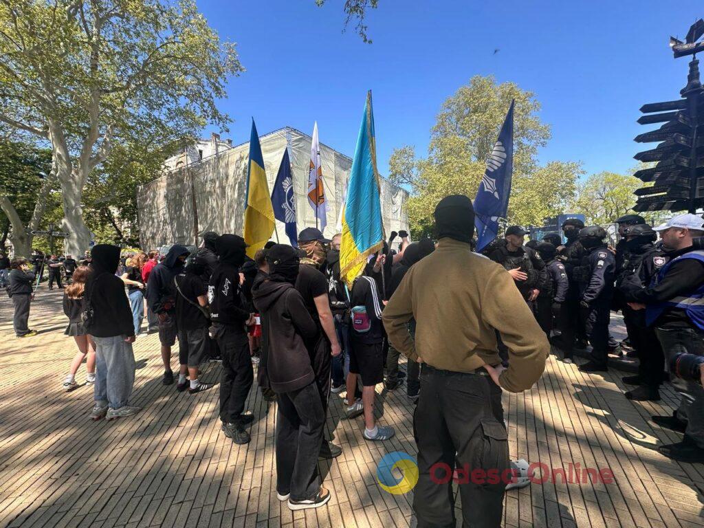 «15150 — це крінж»: в Одесі проходять мітинг проти нового Цивільного кодексу та прайд хода