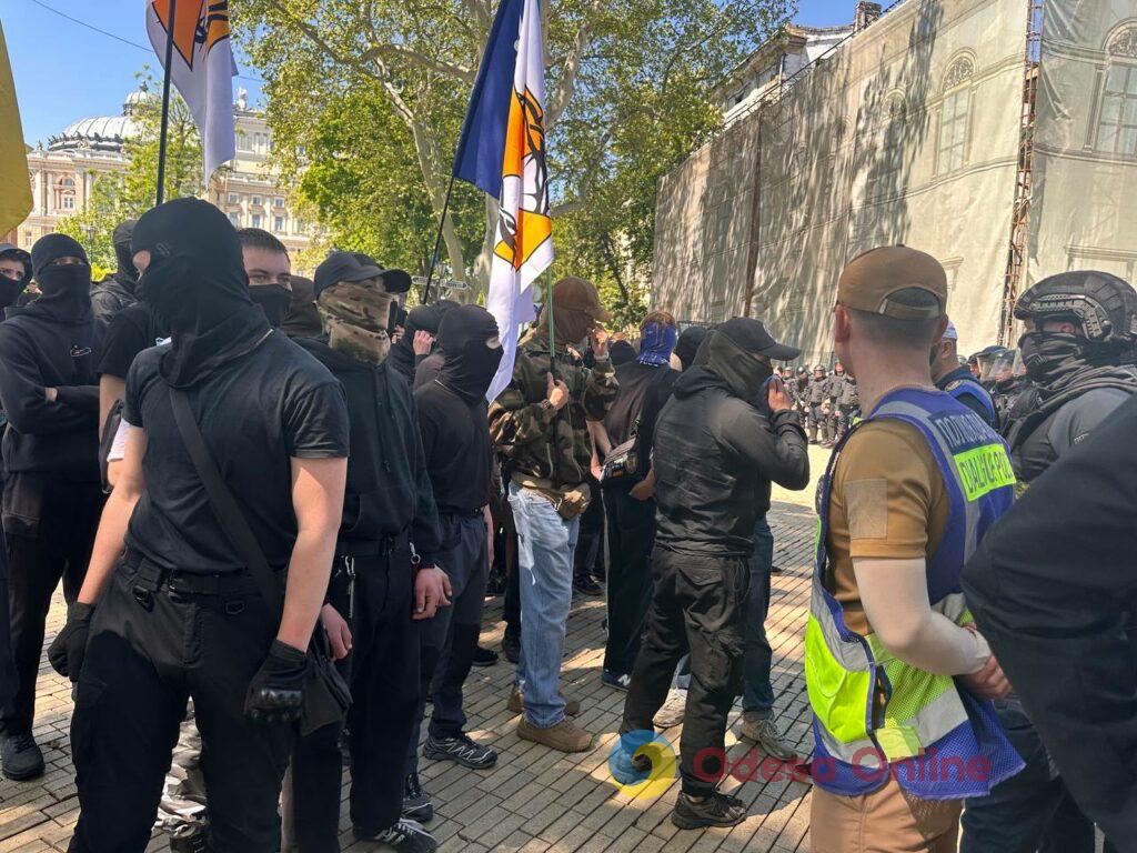 «15150 — це крінж»: в Одесі проходять мітинг проти нового Цивільного кодексу та прайд хода