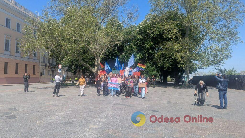 «15150 — це крінж»: в Одесі проходять мітинг проти нового Цивільного кодексу та прайд хода