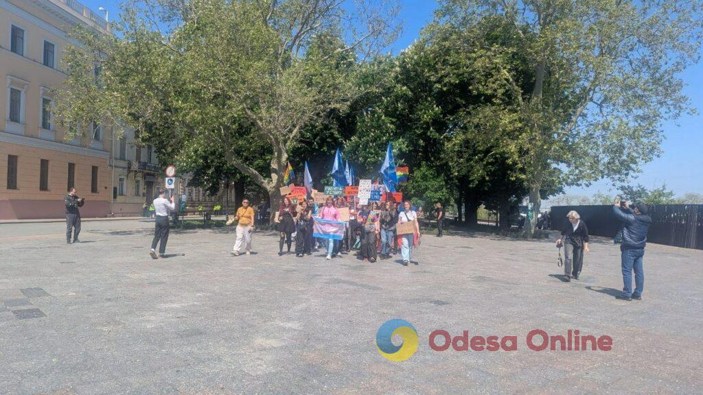 «15150 — це крінж»: в Одесі проходять мітинг проти нового Цивільного кодексу та прайд хода