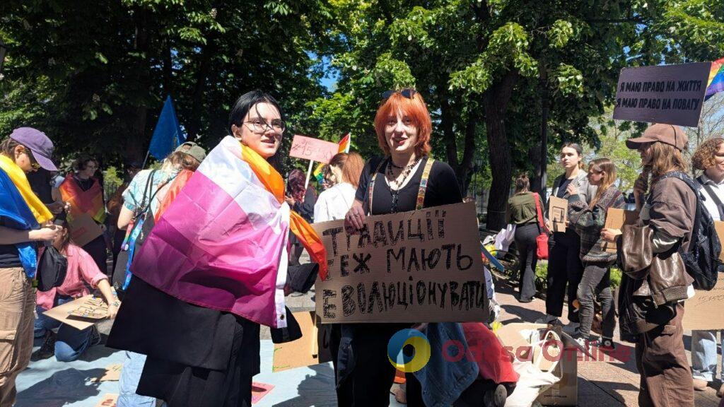 «15150 — це крінж»: в Одесі проходять мітинг проти нового Цивільного кодексу та прайд хода
