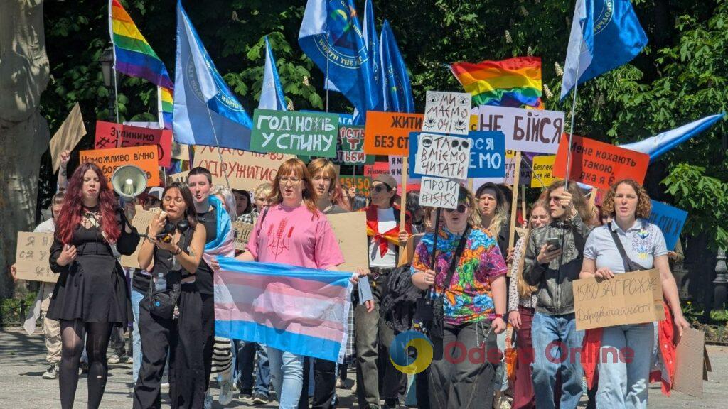 «15150 — це крінж»: в Одесі проходять мітинг проти нового Цивільного кодексу та прайд хода