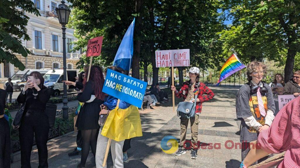 «15150 — це крінж»: в Одесі проходять мітинг проти нового Цивільного кодексу та прайд хода
