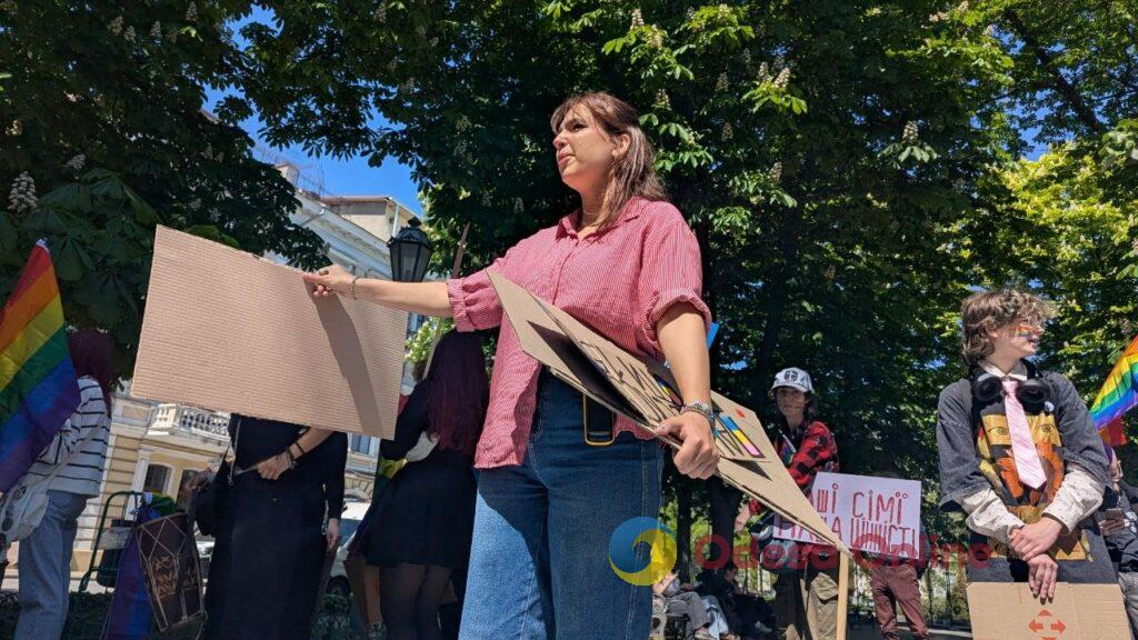 «15150 — це крінж»: в Одесі проходять мітинг проти нового Цивільного кодексу та прайд хода