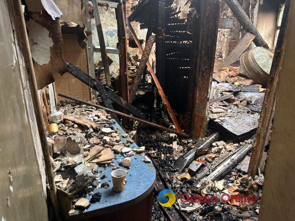 Фото тижня в Одесі: наслідки атак, хода у вишиванках, підготовка до пляжного сезону та місто в ірисах Фото тижня в Одесі: наслідки атак, хода у вишиванках, підготовка до пляжного сезону та місто в ірисах
