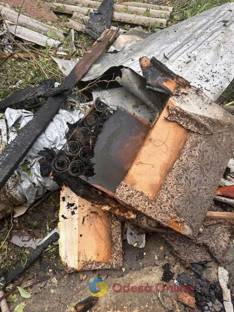 Разрушенные дома и сожженные автомобили: репортаж с мест ночных ударов по Одессе