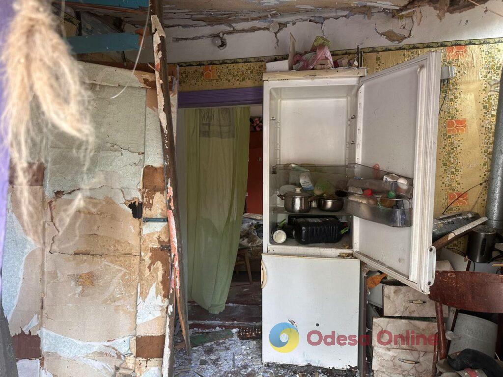 Разрушенные дома и сожженные автомобили: репортаж с мест ночных ударов по Одессе