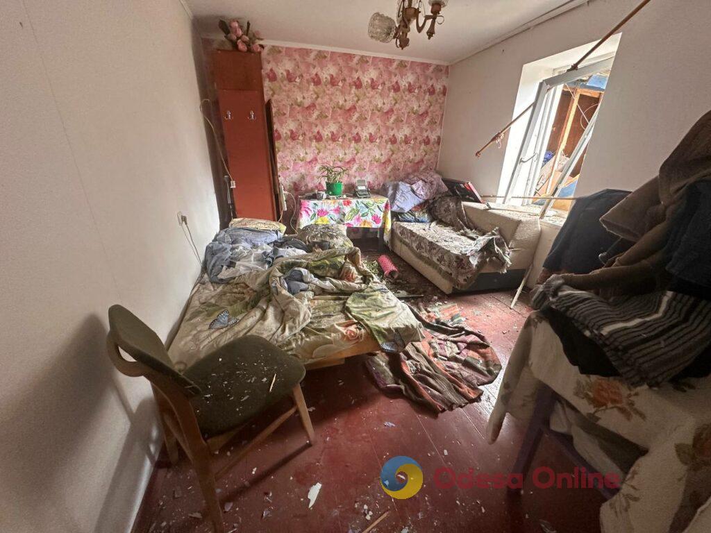 Разрушенные дома и сожженные автомобили: репортаж с мест ночных ударов по Одессе