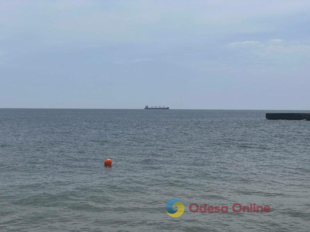 Підготовка пляжів до літа: в Одесі обстежують дно моря та розгортають нові укриття Подготовка пляжей к лету: в Одессе обследуют дно моря и разворачивают новые укрытия