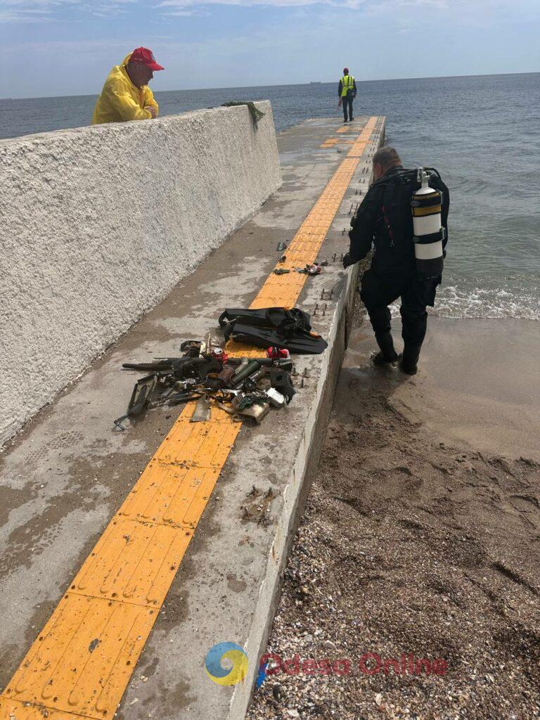 Підготовка пляжів до літа: в Одесі обстежують дно моря та розгортають нові укриття Подготовка пляжей к лету: в Одессе обследуют дно моря и разворачивают новые укрытия