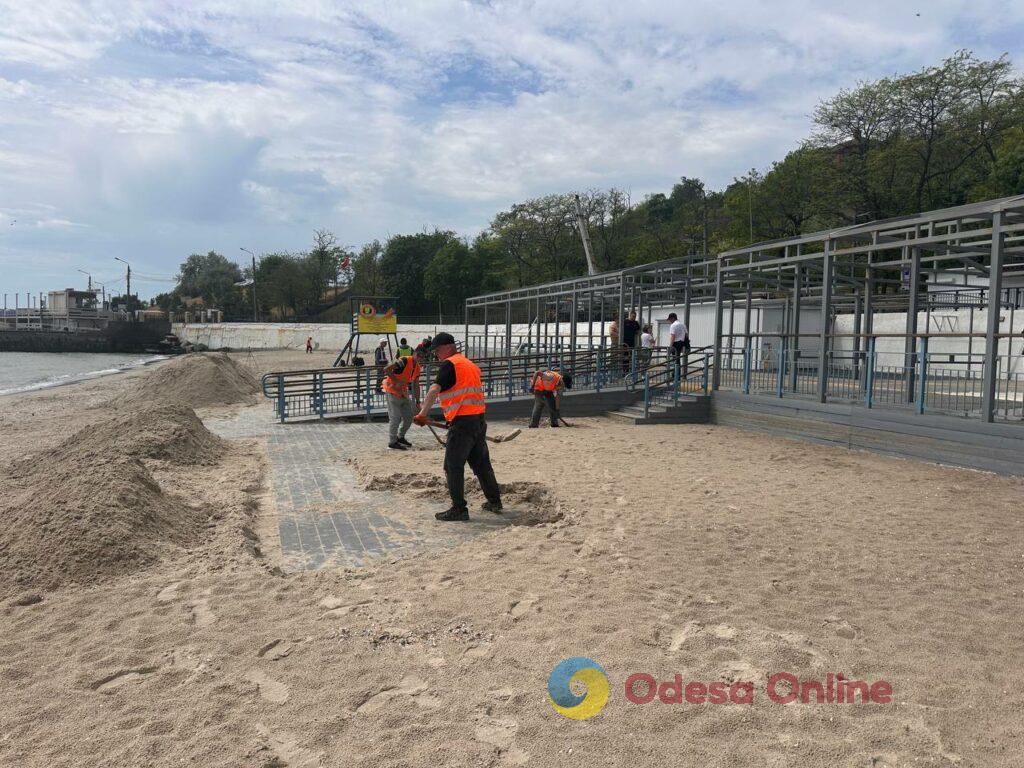 Підготовка пляжів до літа: в Одесі обстежують дно моря та розгортають нові укриття Подготовка пляжей к лету: в Одессе обследуют дно моря и разворачивают новые укрытия