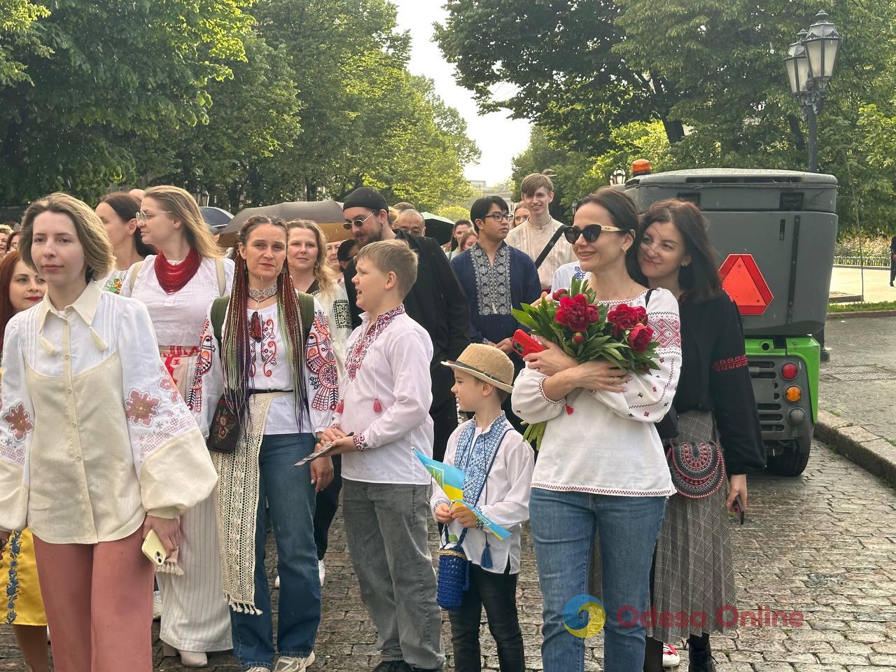 В Одесі провели ходу у вишиванках (фото) В Одесі провели ходу у вишиванках (фото)