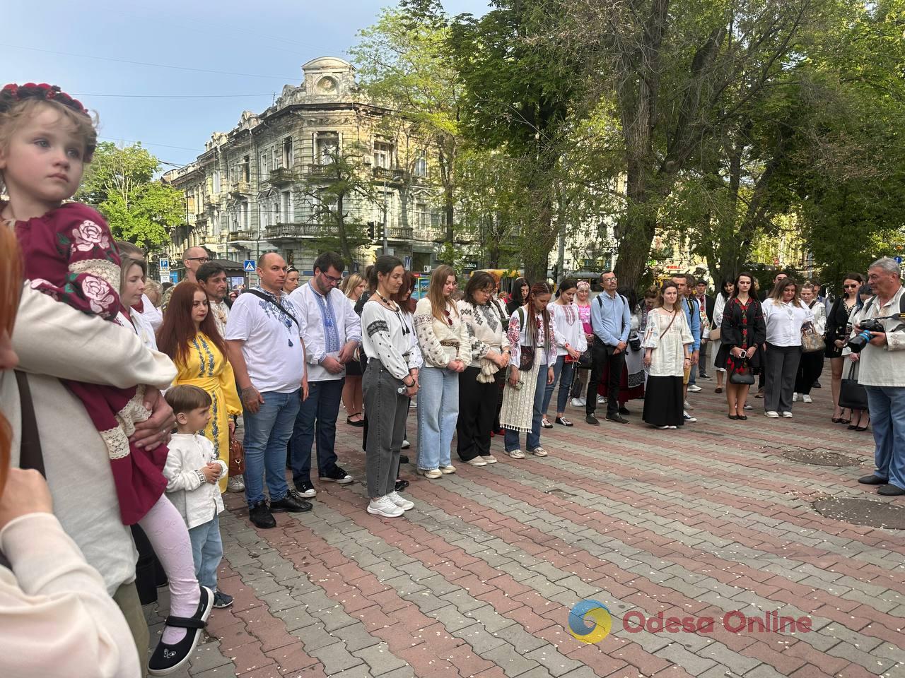 В Одесі провели ходу у вишиванках (фото) В Одесі провели ходу у вишиванках (фото)
